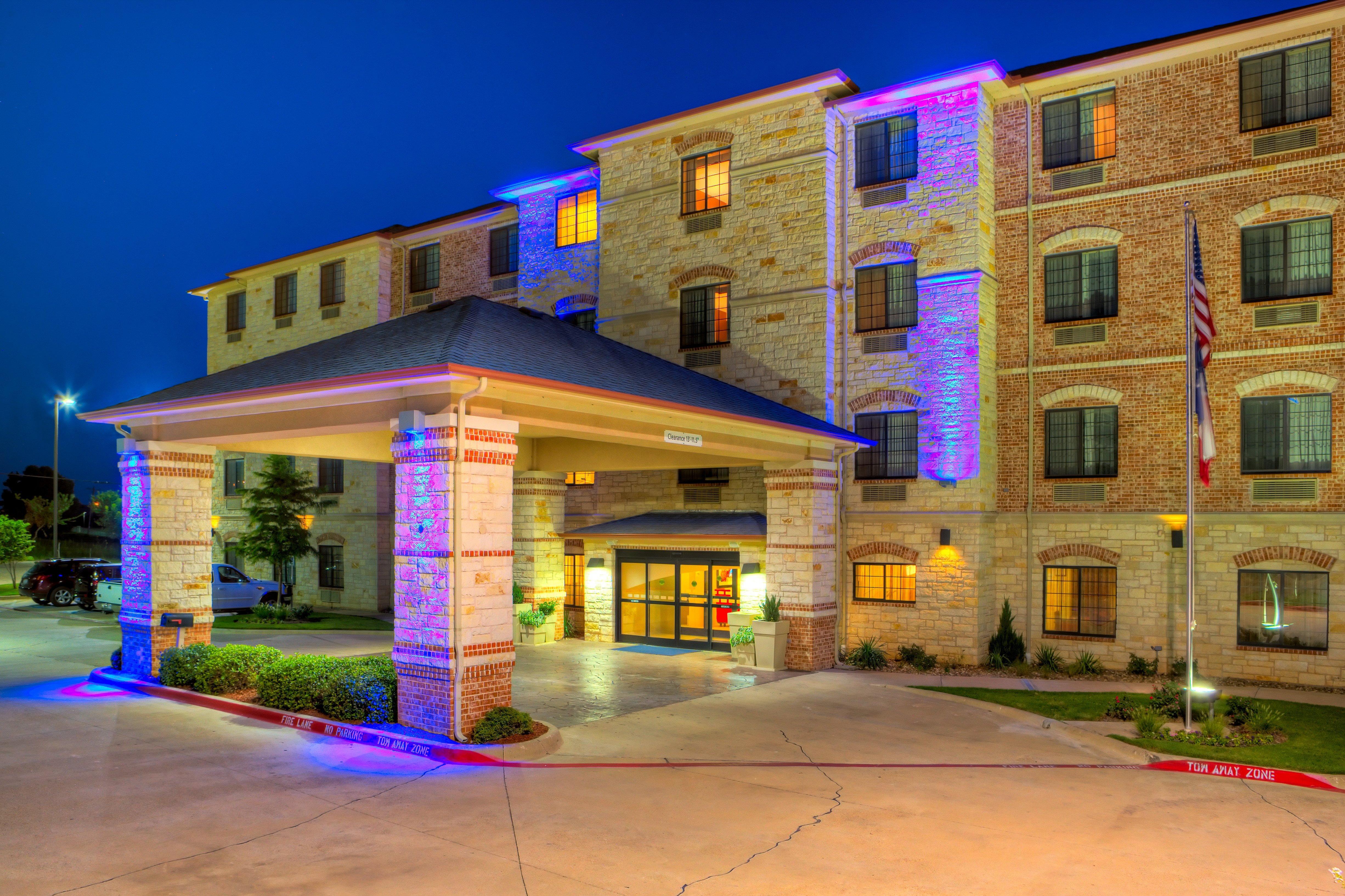 Holiday Inn Express And Suites Granbury By Ihg Exterior foto